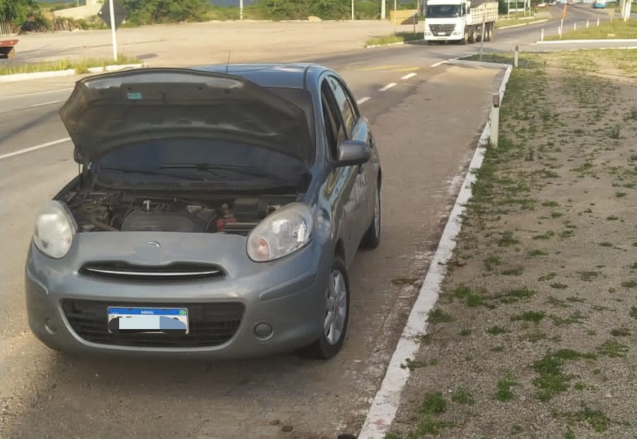 Giro policial: PRF detém motorista com carro furtado e sem CNH