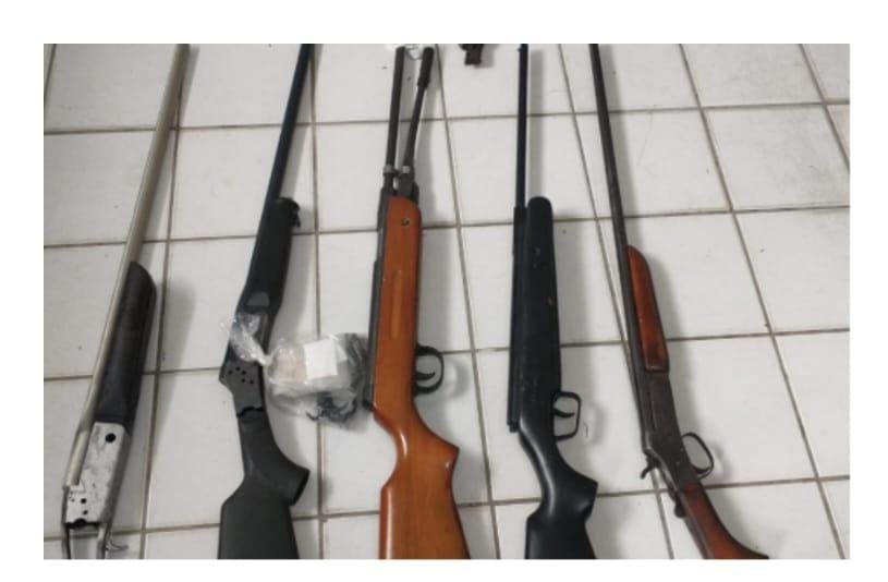 Polícia fecha fábrica clandestina de armas no Agreste