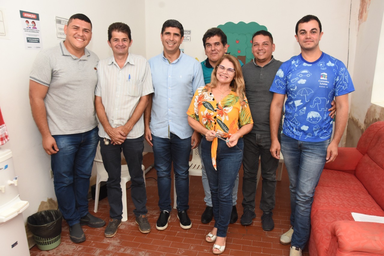 Erick Lessa visita Conselho Tutelar de Bezerros