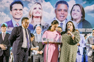 Oposição Raquel e Miguel estiveram juntos em evento religioso no Recife