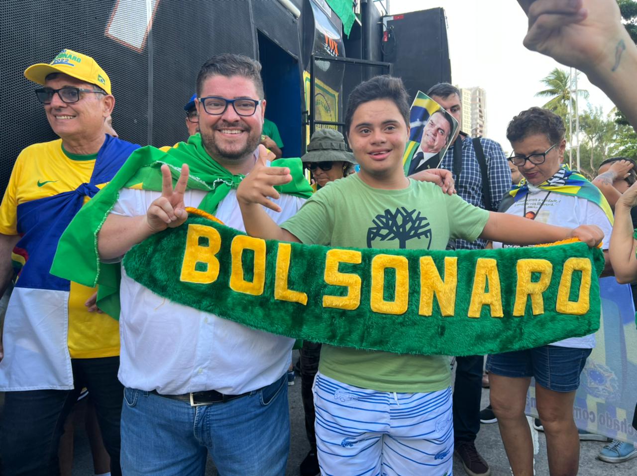 O pré-candidato a deputado federal Robson Ferreira participa de mega evento pró-Bolsonaro, em Recife