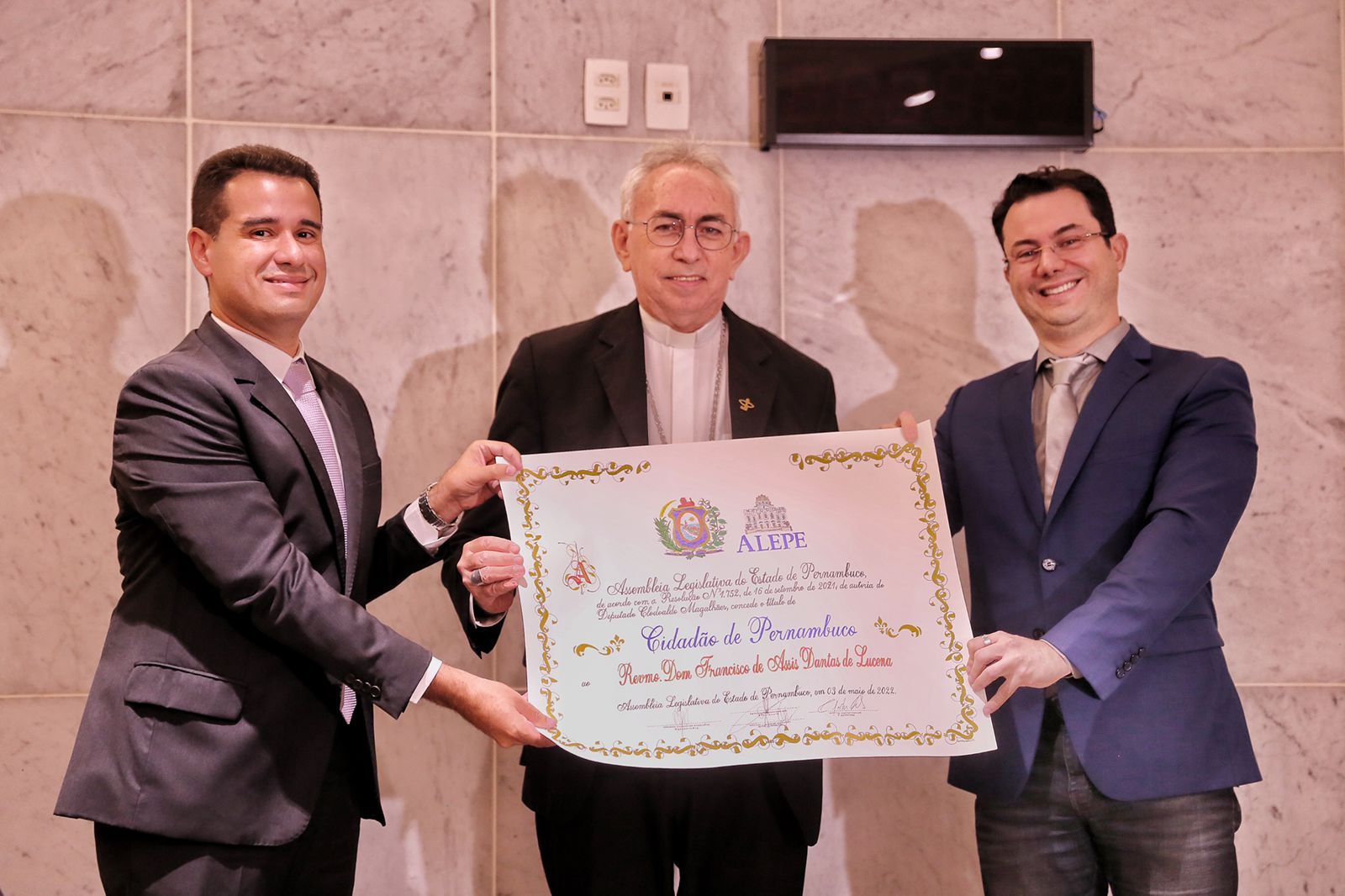 Clodoaldo entrega título de cidadão a Dom Francisco de Lucena