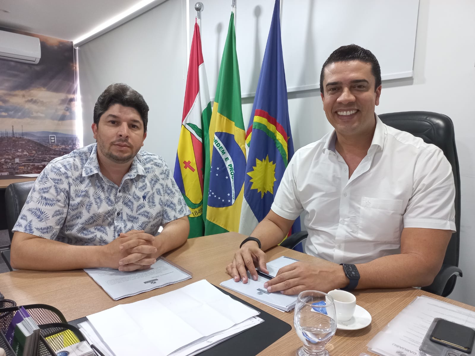 Fagner é recebido pelo prefeito de Caruaru e apresenta demandas da população e causa animal