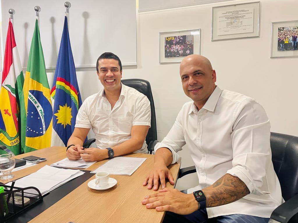 Em reunião com Rodrigo Pinheiro, Anderson Correia reafirma luta por casa de passagem e cirurgias ortopédicas para os animais de Caruaru