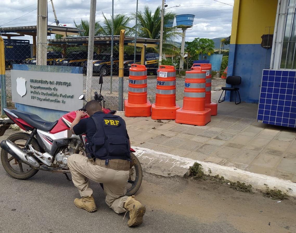 Moto clonada é apreendida em Serra Talhada, após denúncia de proprietária no Ceará