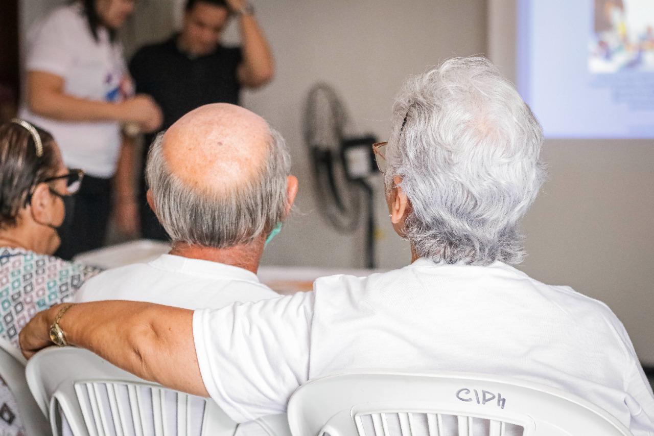 Prefeitura de Caruaru oferece workshop e curso de tecnologia para pessoas idosas