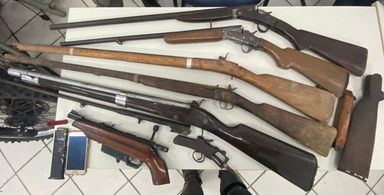 Em Brejo da Madre de Deus Polícia Militar apreende várias armas de fogo