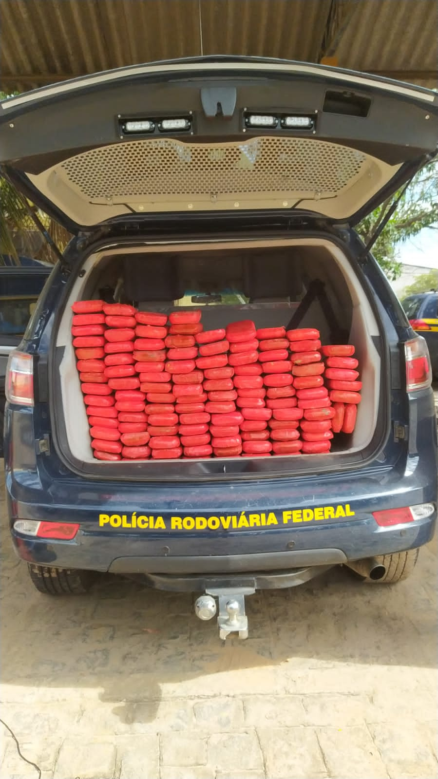 PRF apreende 121 kg de pasta base de cocaína avaliados no valor de R$ 14,5 milhões em Petrolina