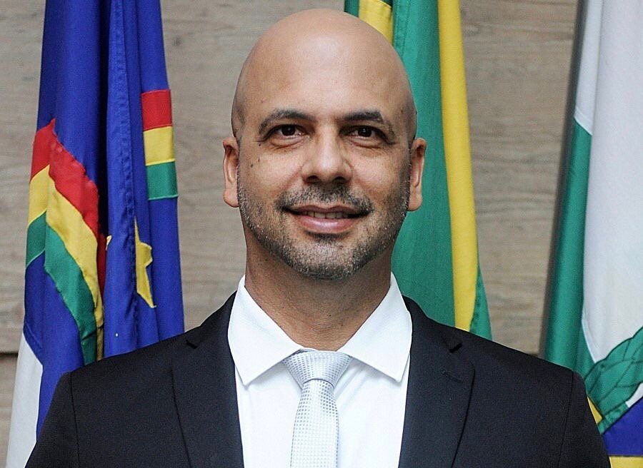 Anderson Correia comemora aprovação do Projeto de Lei que institui o programa “Banco de Ração e Utensílios para Animais” de Caruaru