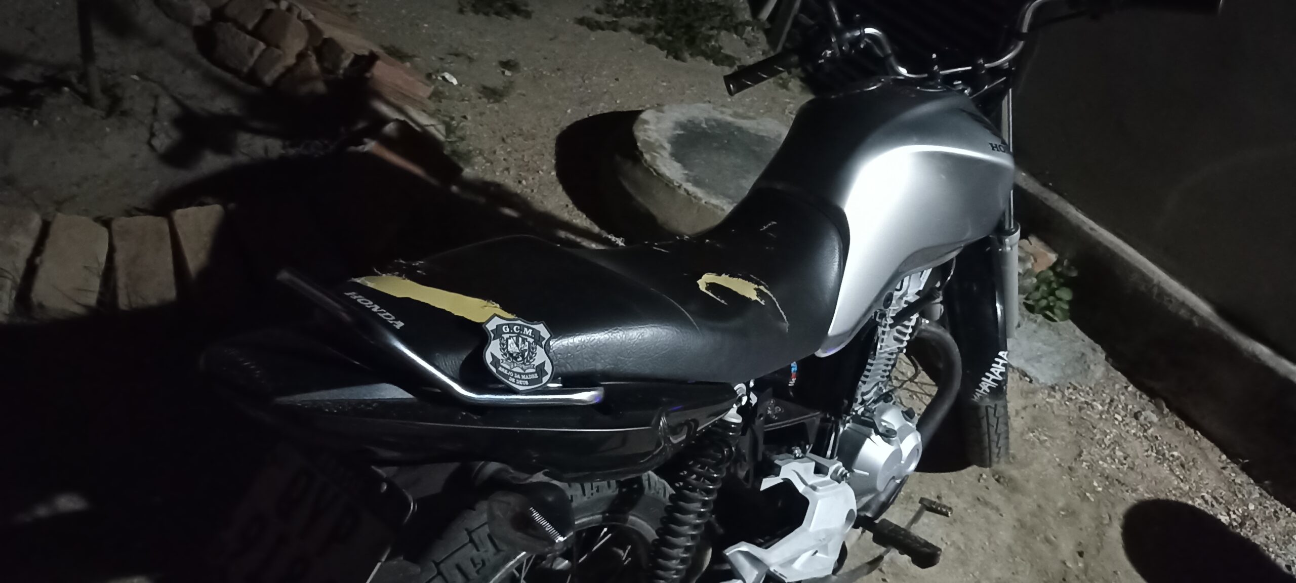 Equipe da GCM de Fazenda Nova recupera moto roubada pouco tempo após o crime