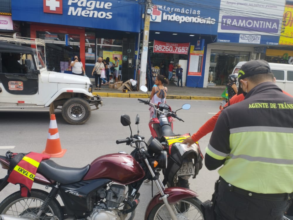 Agentes de Trânsito de Caruaru realizam blitz educativa nas principais vias da cidade