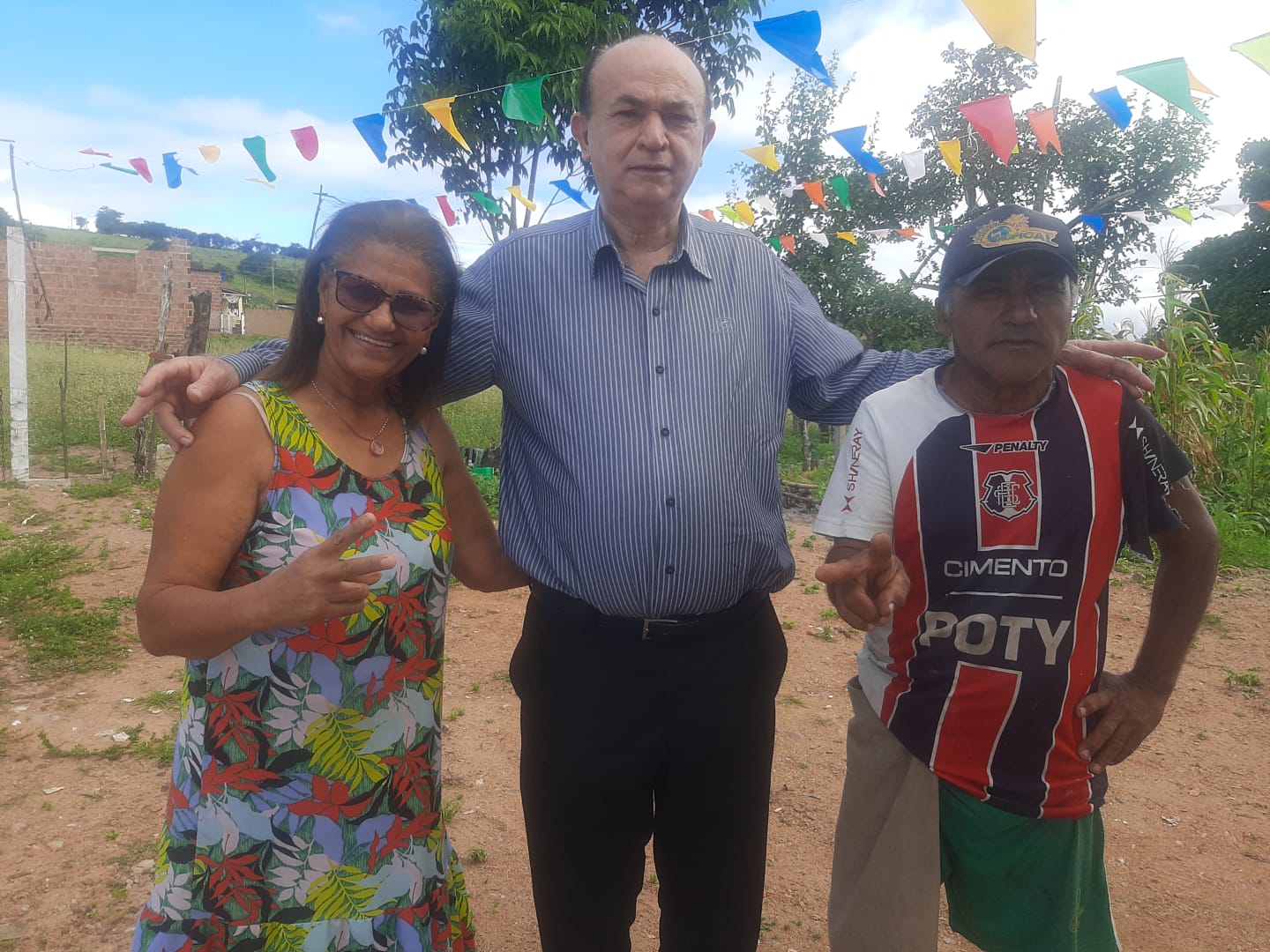 Dr Valdi Sales no caminho da ALEPE em Santa Maria do Cambucá