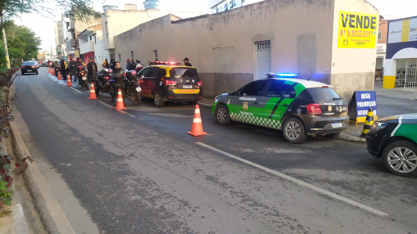 Operação de trânsito em  conjunto no bairro Divinópolis, foi realizada em Caruaru 