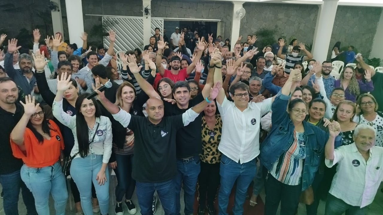 Lessa participa do lançamento de pré-candidatura a deputado federal do Delegado Israel em Arcoverde