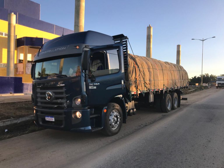 PRF flagra mais de 24 toneladas de milho em transporte irregular em Caruaru 