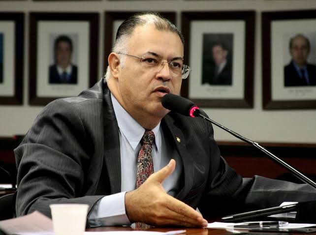 Pastor Eurico chama PT, PSB, PDT, PV, PSOL e PCdo B de “desgraças” que “só querem o mal do país”