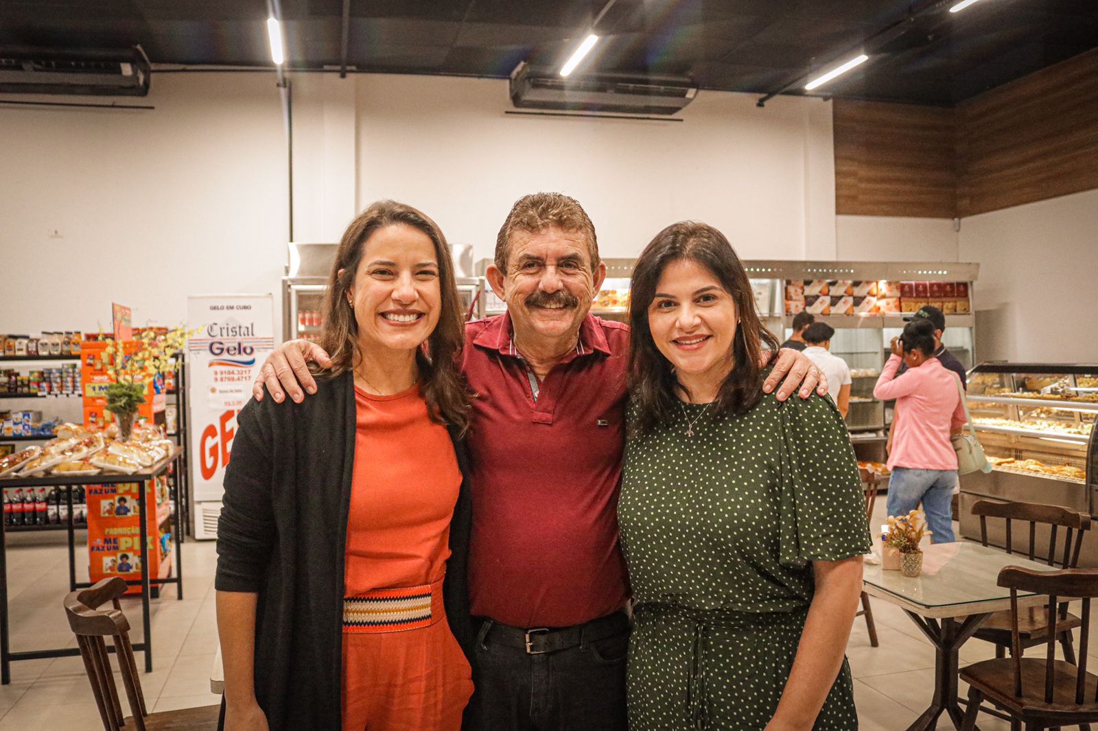 Em Vitória, o candidato a deputado estadual, Dr° Saulo, declara apoio a Raquel e Priscila