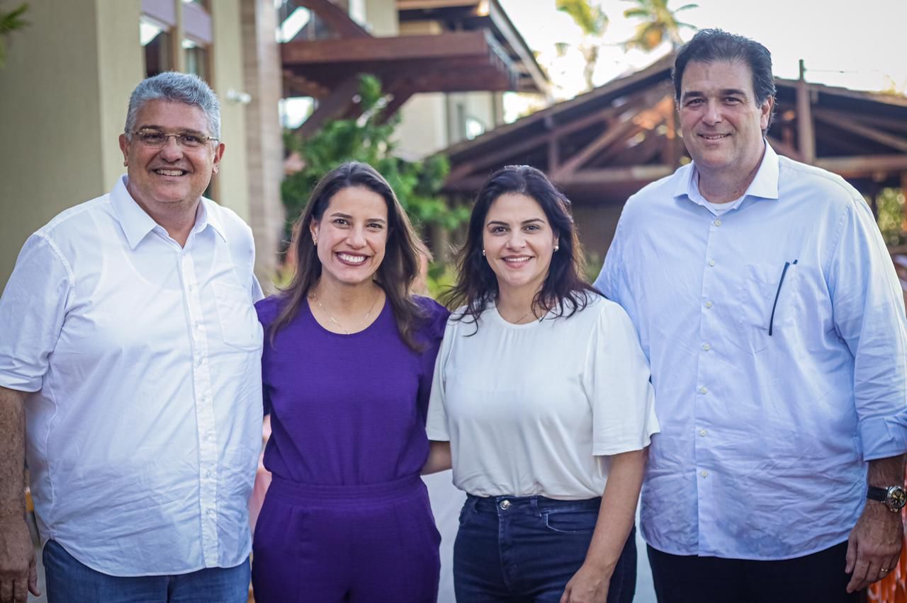 Raquel Lyra apresenta seu suplente ao senado