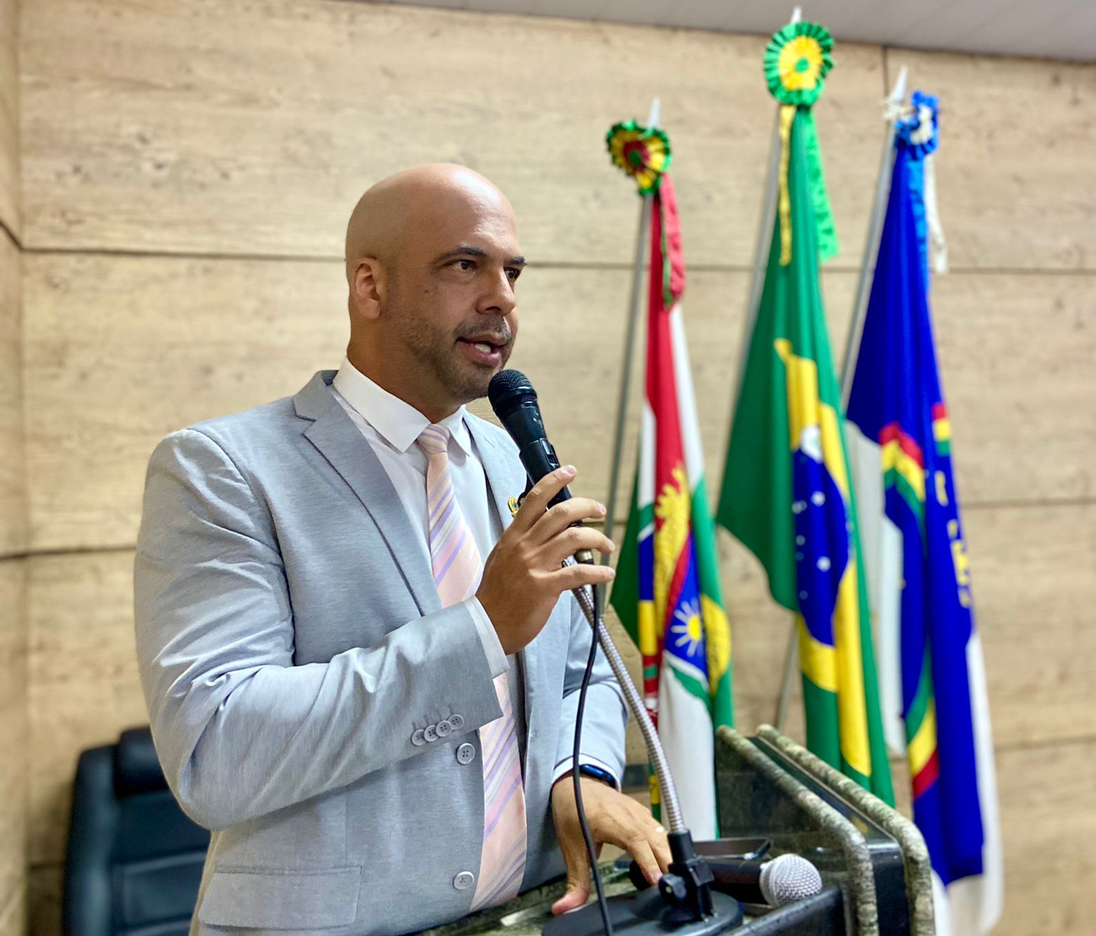 Anderson Correia destaca participação em Congresso Mundial de Direito Animal e convoca audiência pública