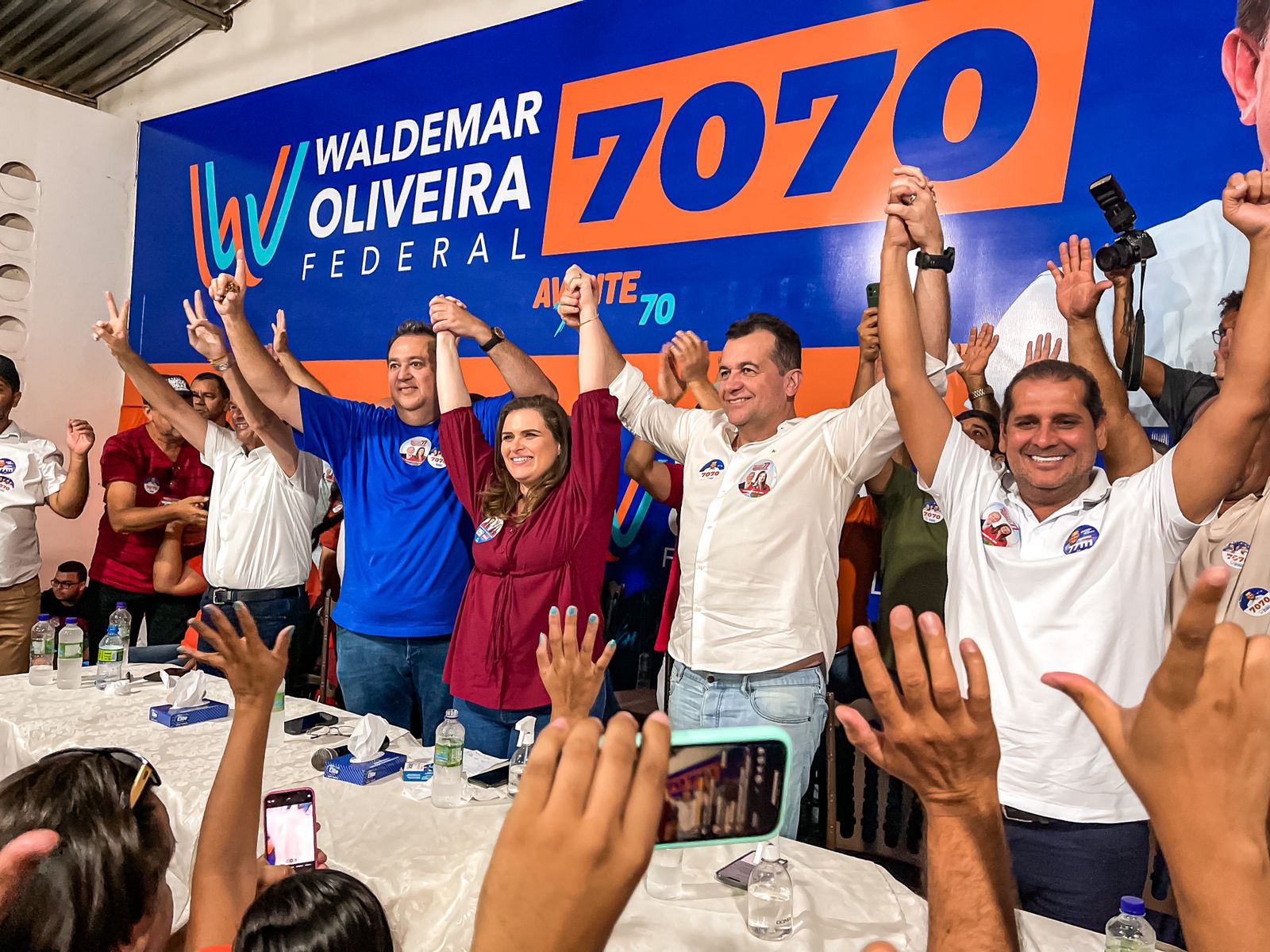 Waldemar Oliveira participa de carreata e inaugura comitê em Serra Talhada