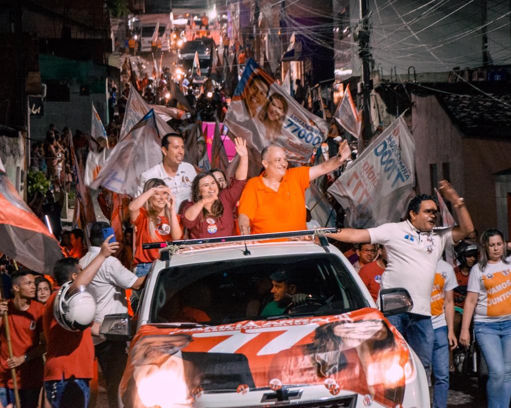 Caminhada com Jorge Quintino emociona Marília Arraes em Caruaru