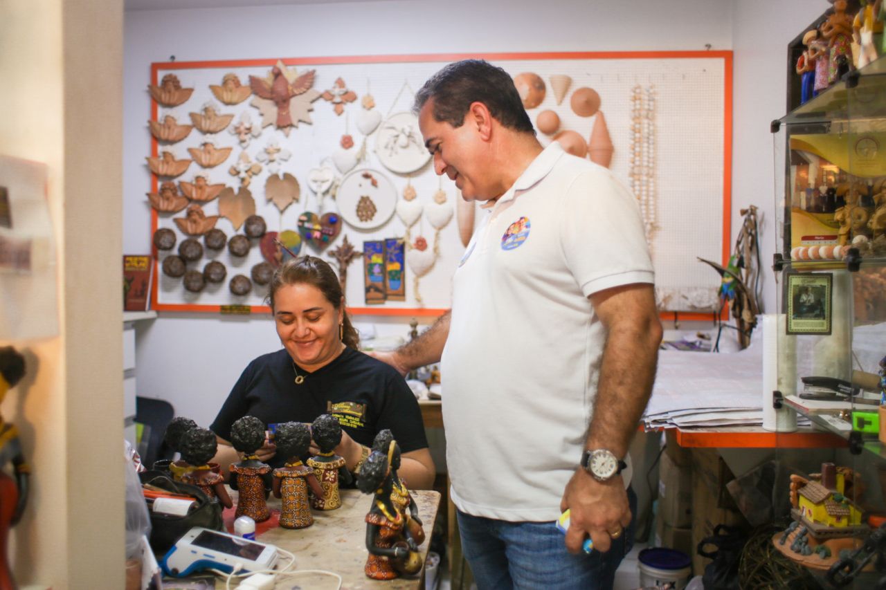 Dilson Oliveira segue realizando porta a porta em vários bairros de Caruaru