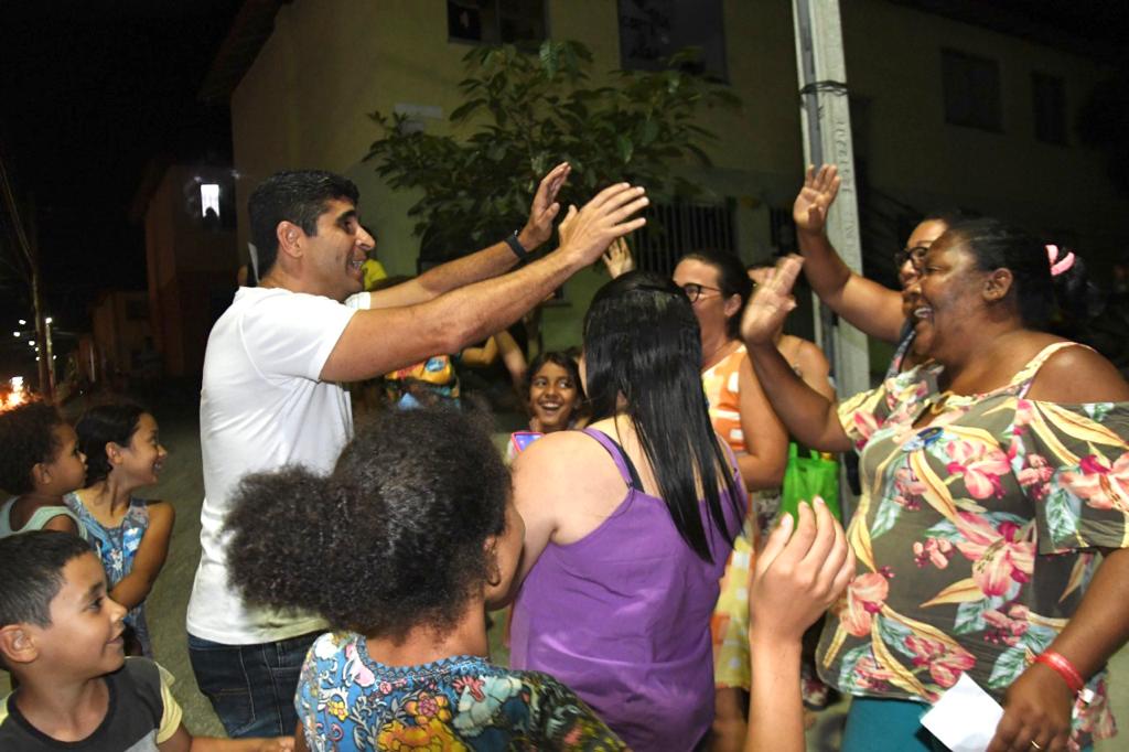 Lessa abraça Caruaru e faz buzinaço histórico