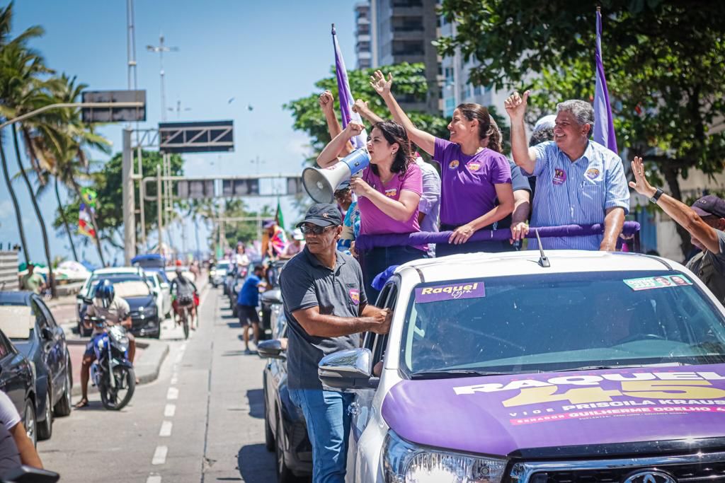 Com carreata gigante, Raquel abre caminho para o segundo turno