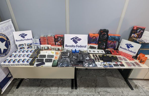 Iphones, jogos de videogame e produtos eletrônicos avaliados em R$ 250 mil são apreendidos no Aeroporto do Recife