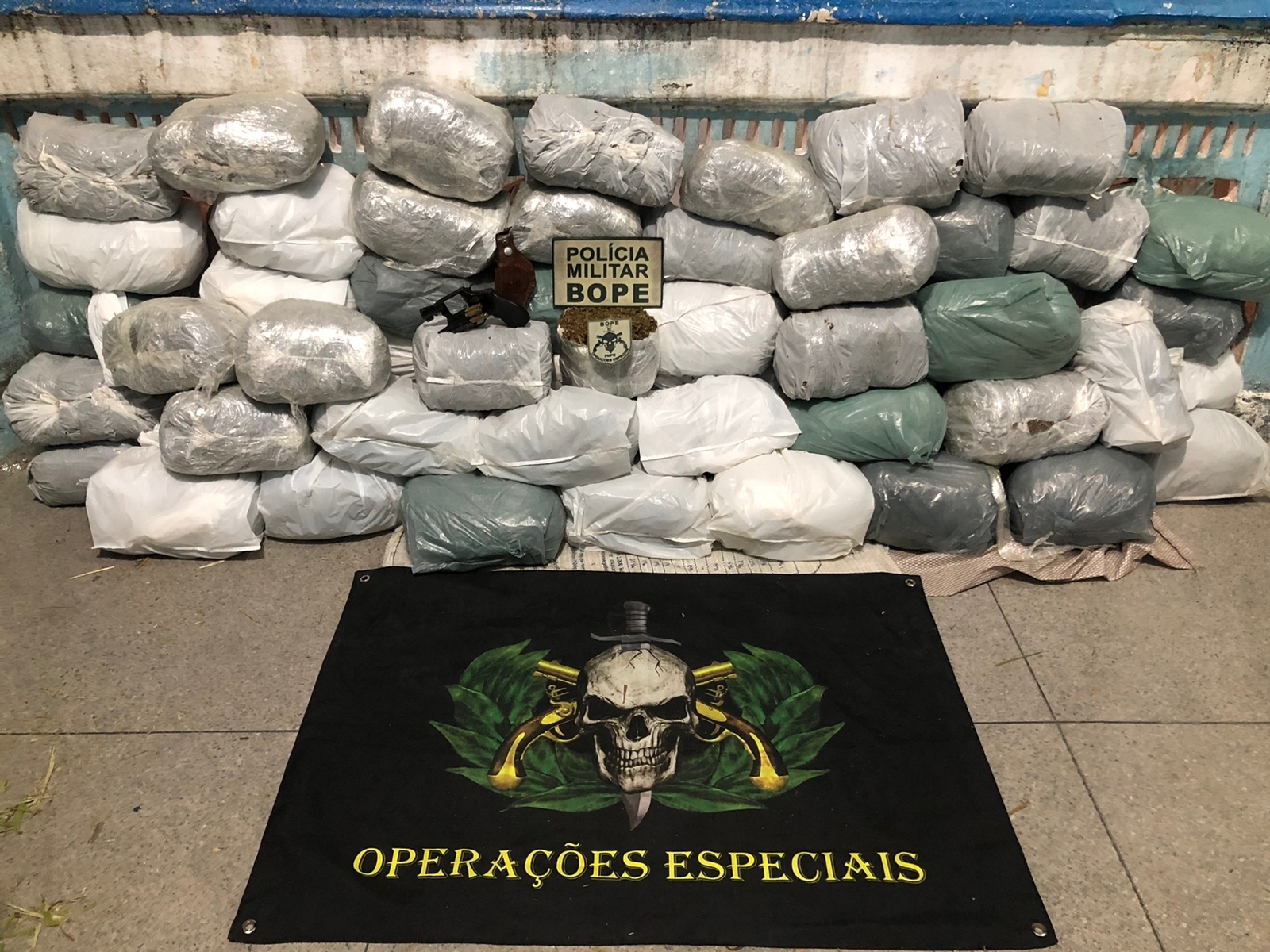 Dupla é presa com 63kg de maconha no Agreste