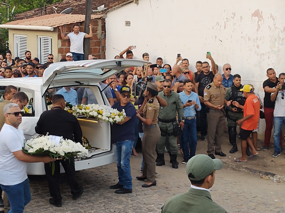 PM morto por criminosos, foi sepultado em clima de muita comoção