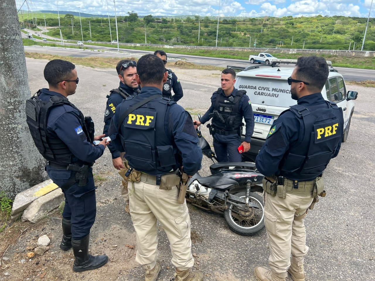 Moto roubada e clonada é recuperada pela Guarda Municipal de Caruaru com apoio da PRF