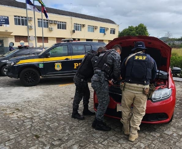 Ex-detento é preso com carro roubado em Belo Jardim pela PM e PRF