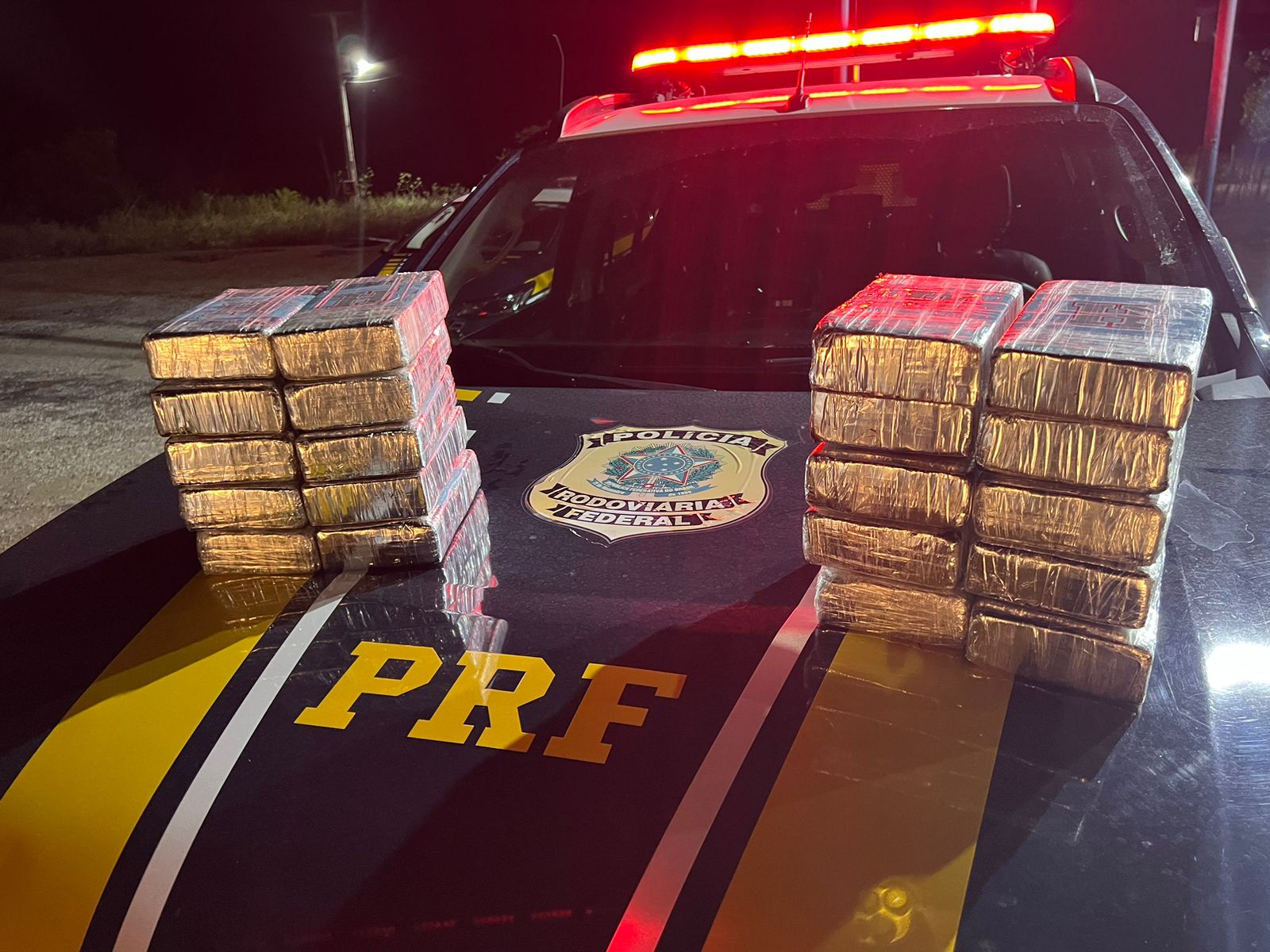 PRF apreende 20 Kg de cocaína dentro de cilindro de gás de táxi em Afrânio