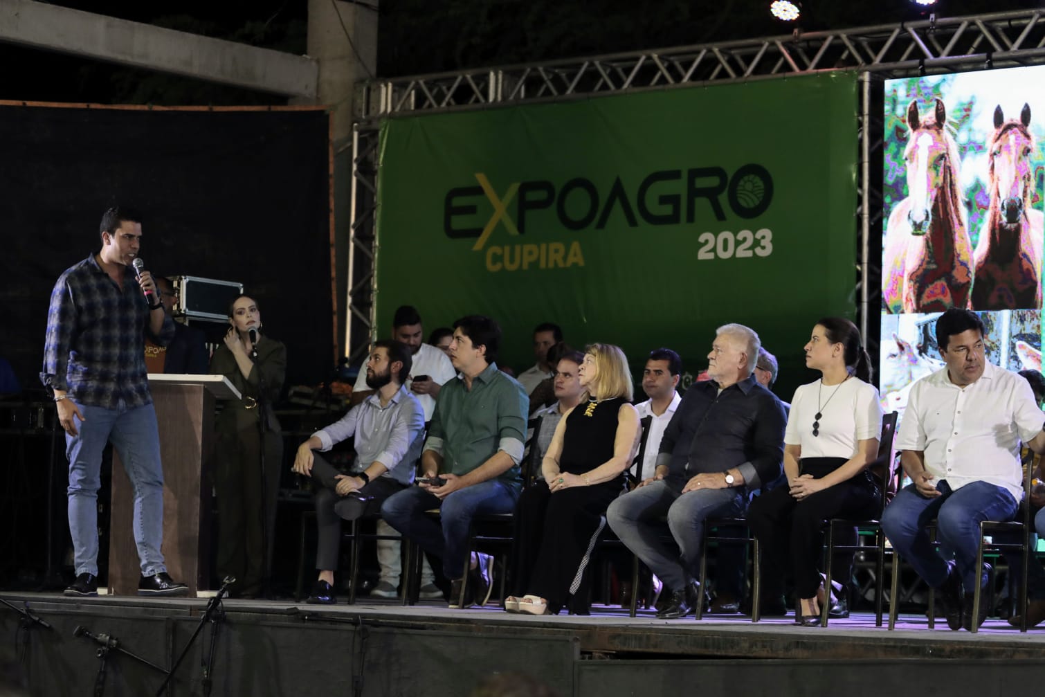 Prefeito Rodrigo Pinheiro prestigia abertura da 1ª edição do ExporAgro Cupira