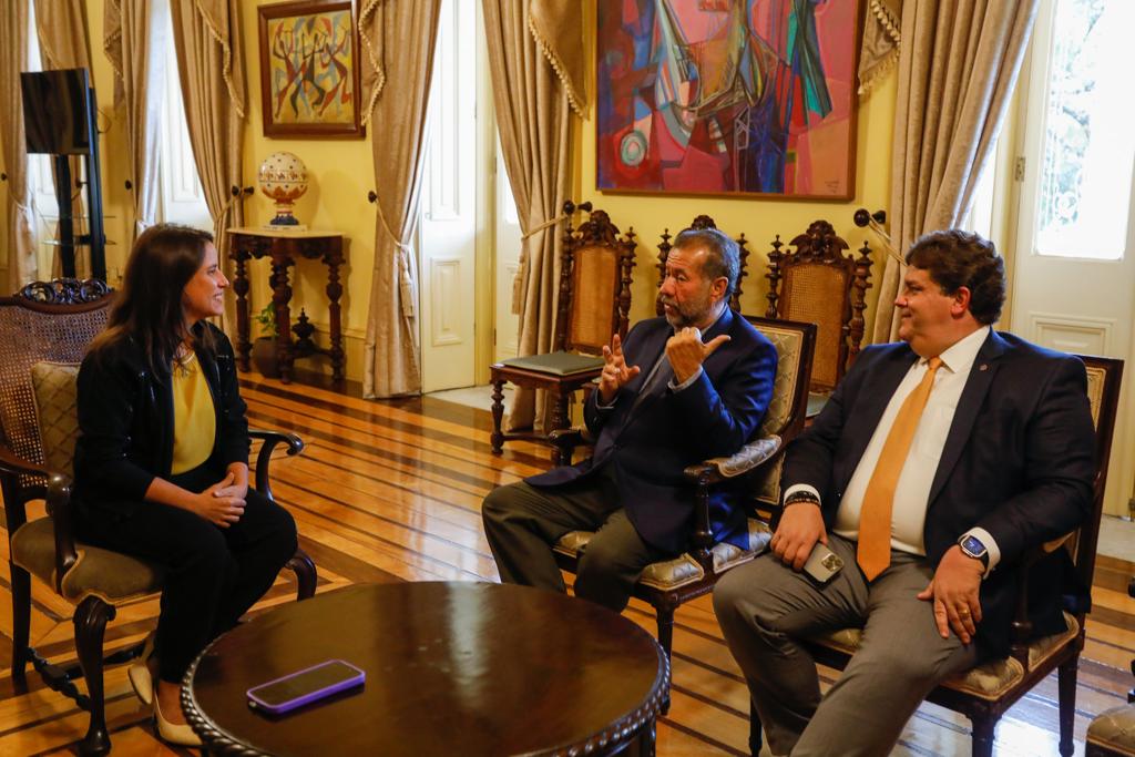 Governadora Raquel Lyra recebe o ministro Carlos Lupi para dialogar sobre melhorias na Previdência Social do país