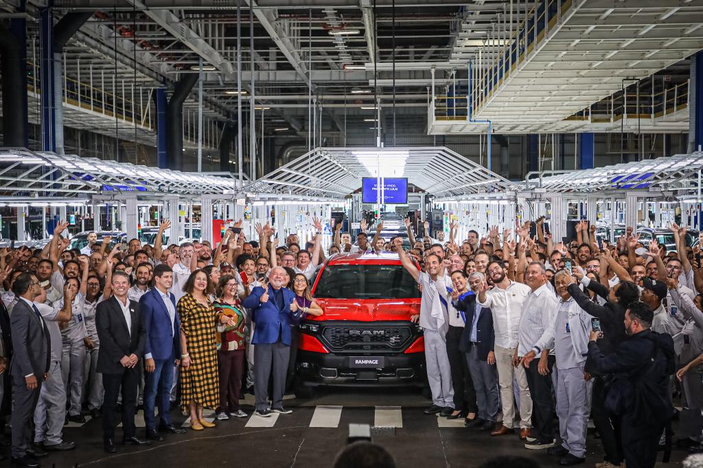 Em Goiana, governadora Raquel Lyra participa de visita ao Polo Automotivo Stellantis ao lado do presidente Lula