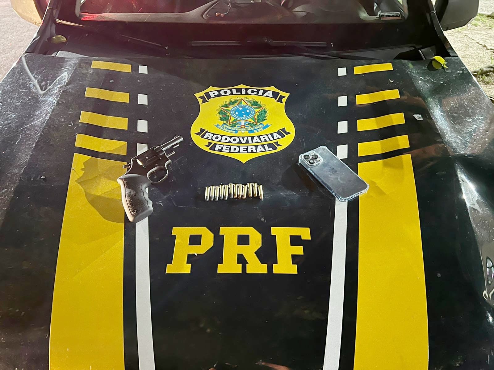 PRF detém dupla com arma e caminhonete roubada logo após assalto em São Caetano