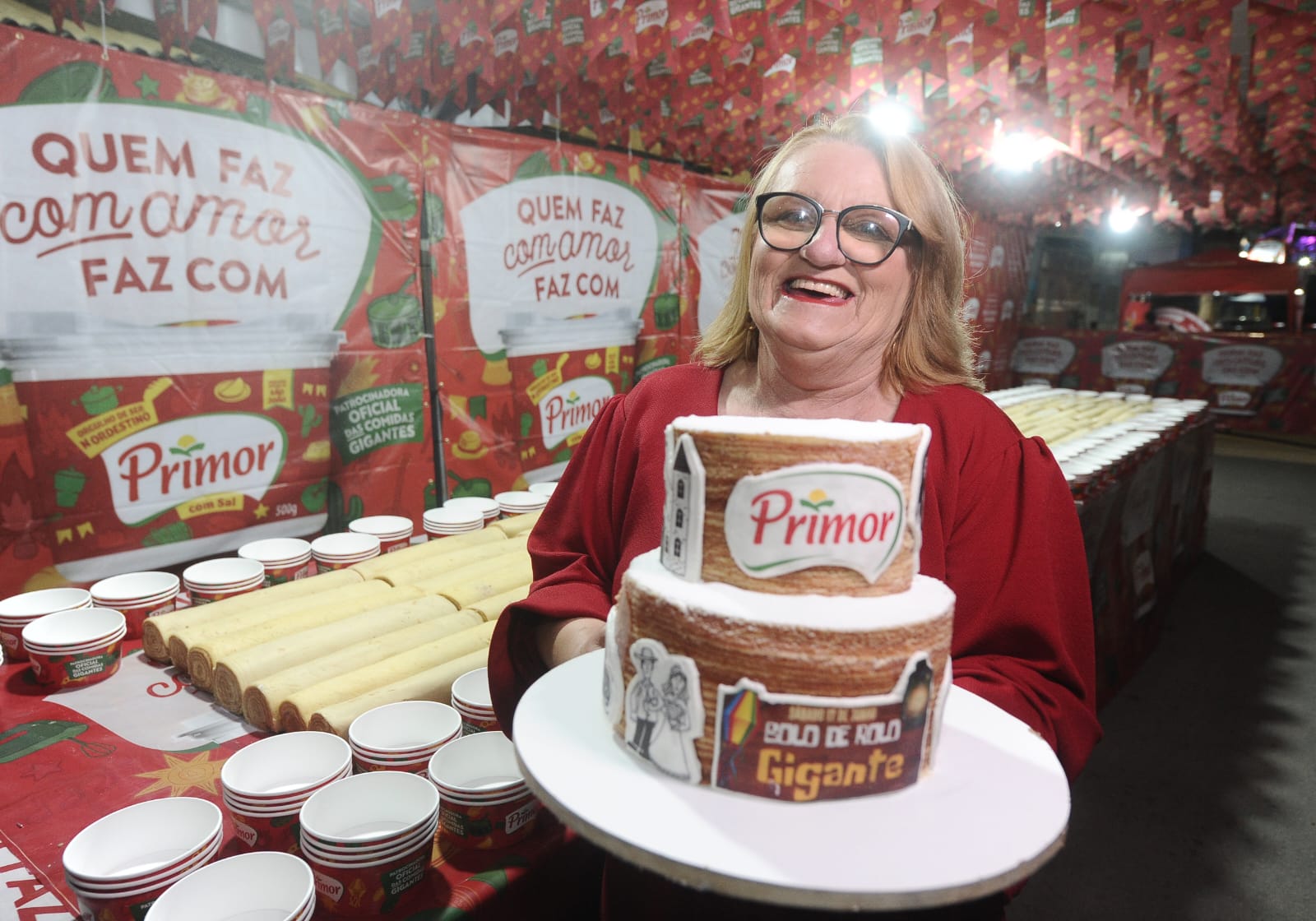 Dona Alda mantém tradição Bolo de Rolo pernambucano no Comidas Gigantes de Caruaru