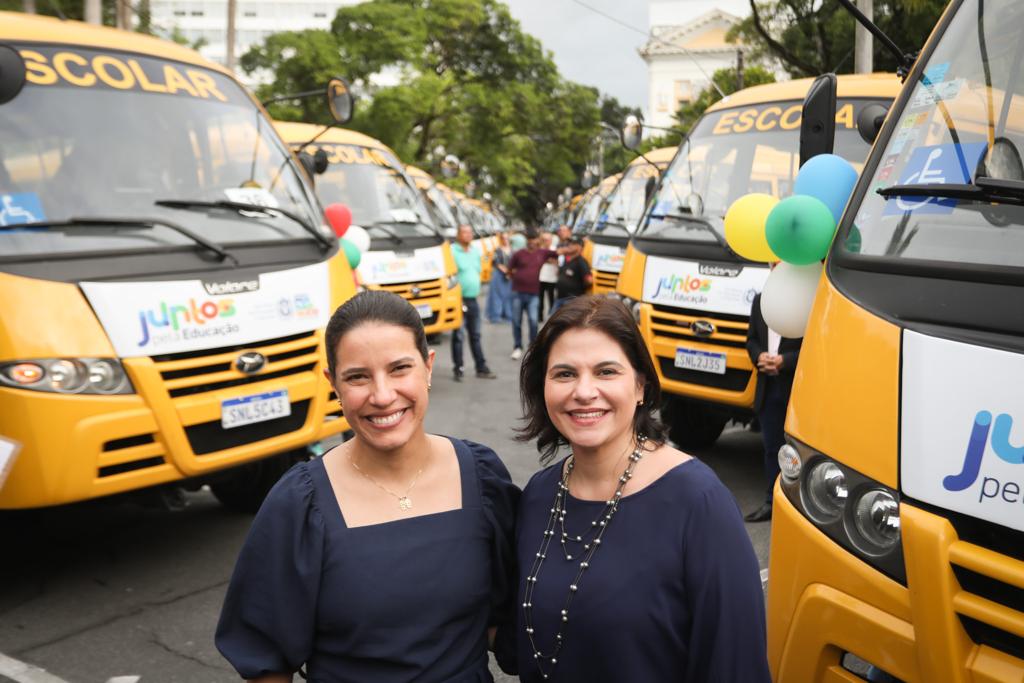 Governadora Raquel Lyra entrega 101 ônibus escolares aos municípios de Pernambuco