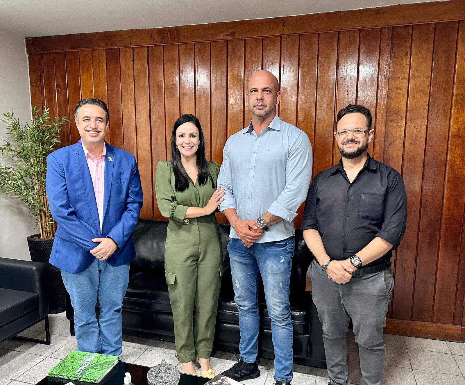 Anderson Correia e Bruno Lambreta se reúnem com Márcia Conrado, na AMUPE, em prol da habilitação do ICIA no SUS