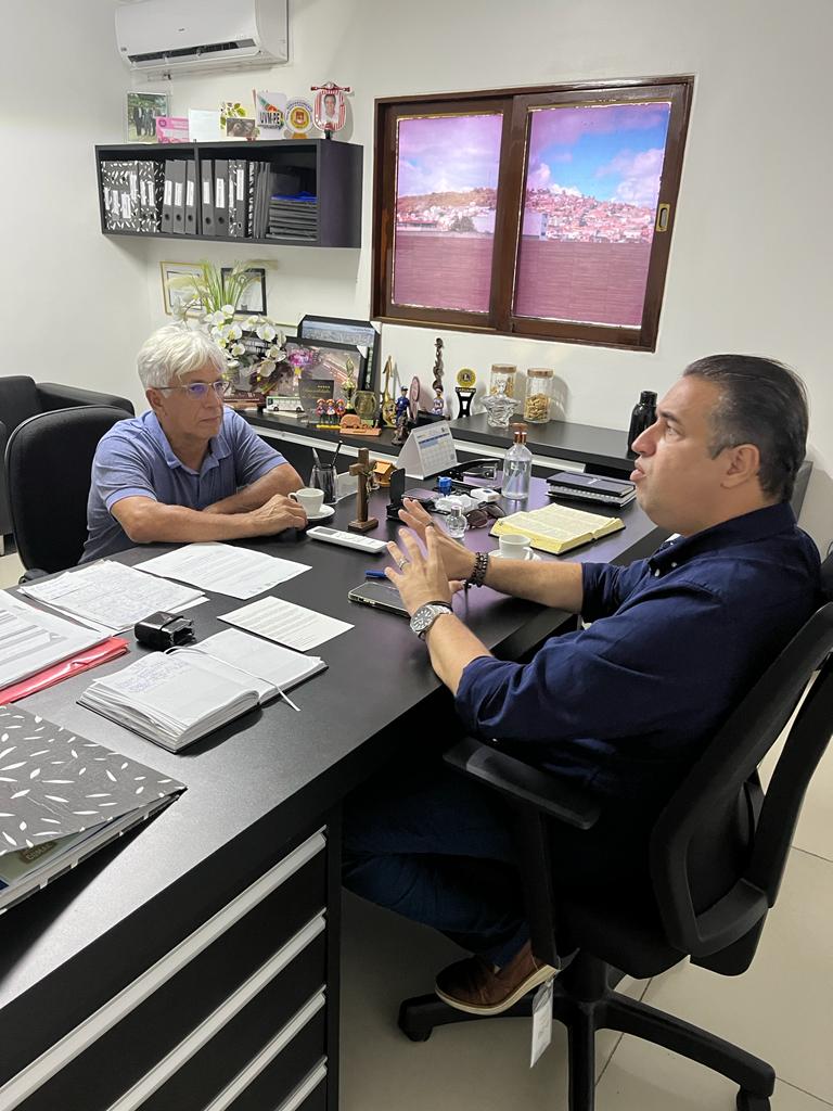 Presidente da Câmara Legislativa, Bruno Lambreta segue atendendo o público, mesmo com a casa em recesso