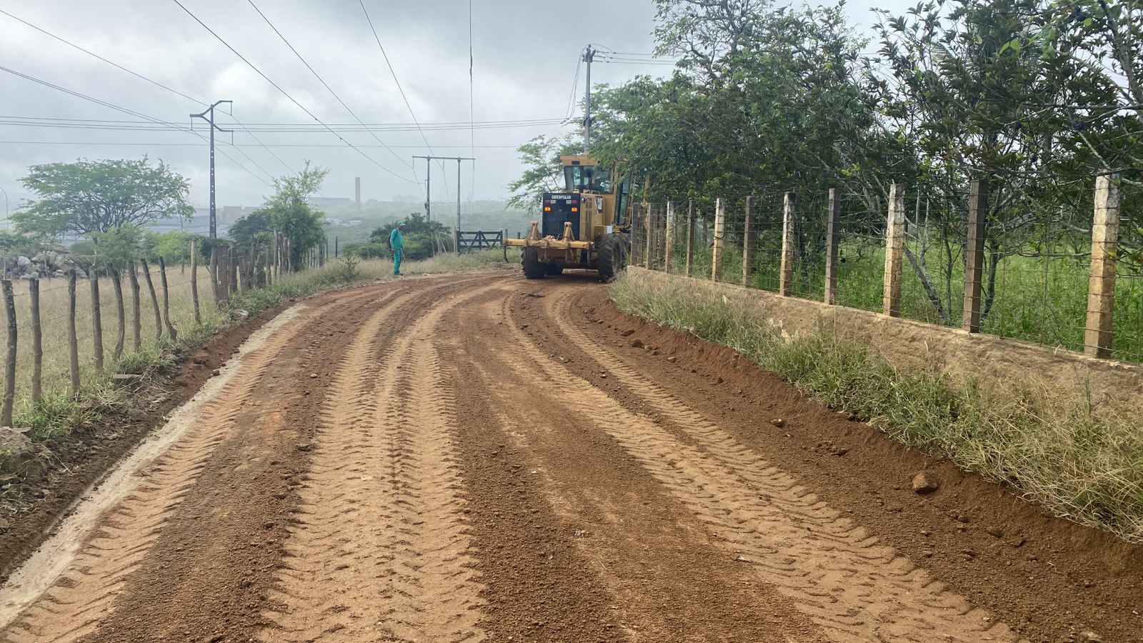 Prefeitura de Caruaru recupera mais de 45 quilômetros de estradas da Zona Rural na primeira quinzena de agosto