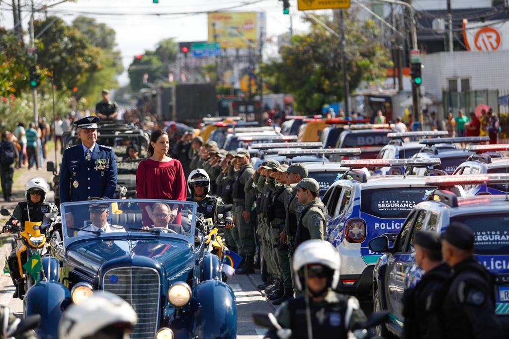 No Recife, governadora Raquel Lyra participa do desfile cívico-militar em homenagem à Independência do Brasil