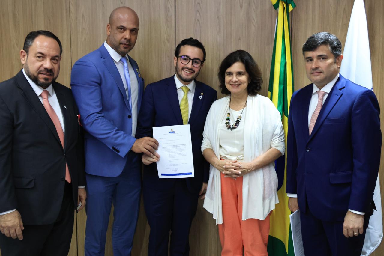 Com articulação de Eduardo e Lula da Fonte, Anderson Correia é recebido pela Ministra da Saúde em busca de recursos para o ICIA