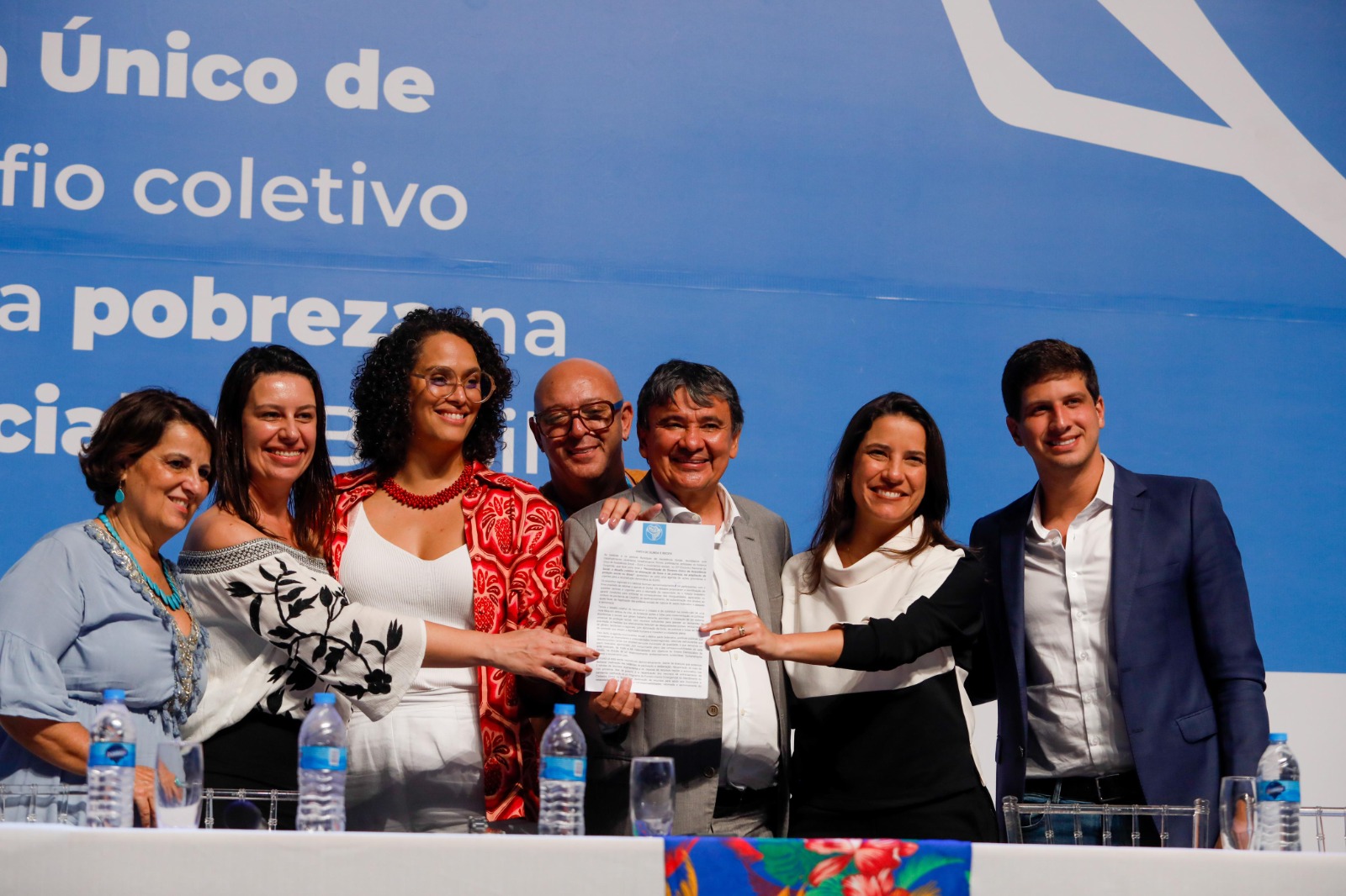 Governadora Raquel Lyra participa do encerramento do 23º encontro do CONGEMAS ao lado do ministro Wellington Dias para debater a assistência social no Brasil