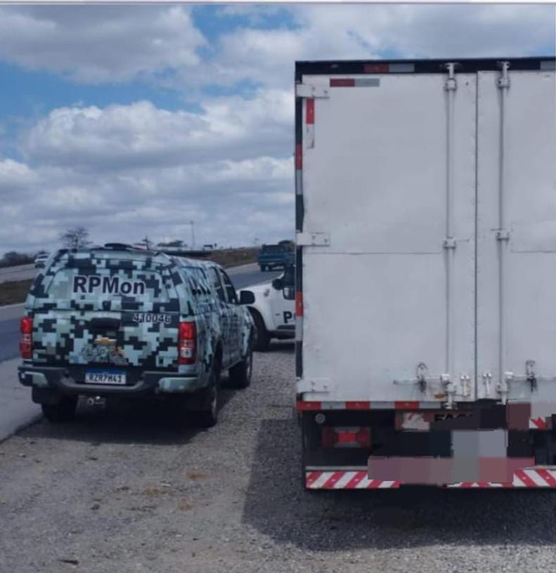 Policia Militar recupera caminhão roubado em Belo Jardim