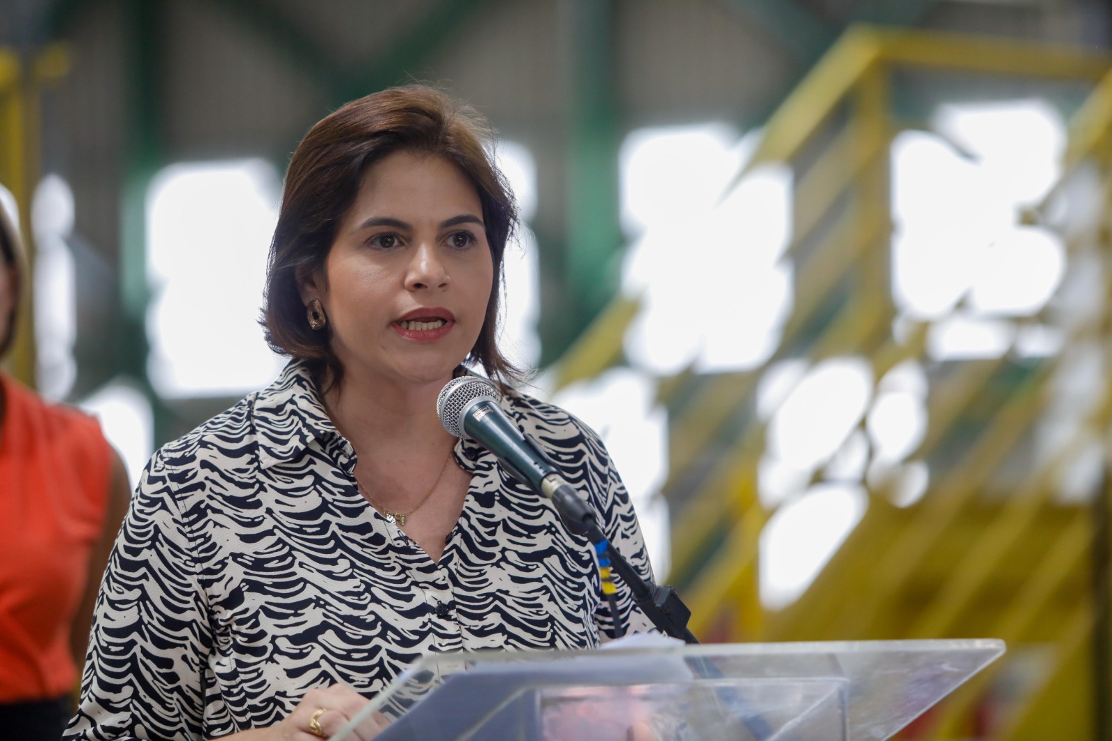 Governadora em exercício, Priscila Krause destaca Pernambuco como maior gerador de empregos do Nordeste em inauguração na fábrica Saint-Gobain