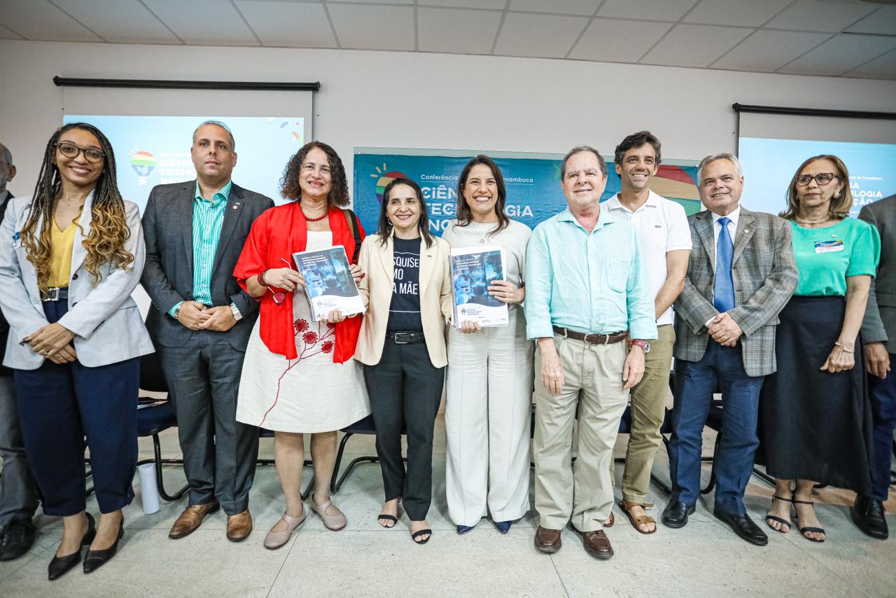 Governadora Raquel Lyra entrega propostas de incentivo à ciência, tecnologia e inovação para a ministra Luciana Santos