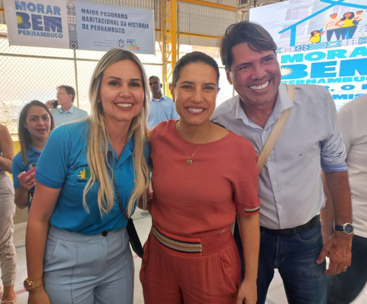 Júnior Letal comemora entrega das escrituras das casas do bairro Agamenon